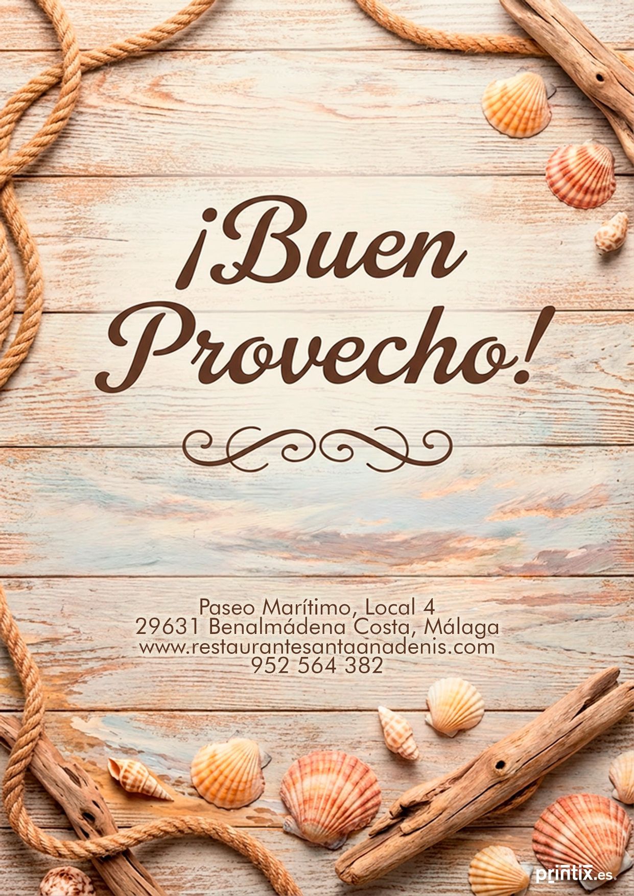 “¡Buen Provecho!” sobre un fondo rústico de madera con conchas marinas y cordel decorativo