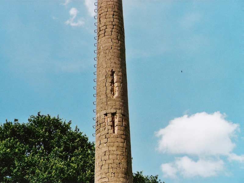 Sprengung eins Schornsteins