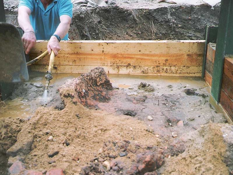 Bergung eines römischen Brennofens