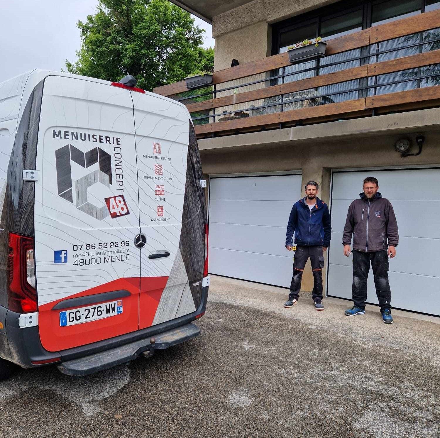 2 menuisiers et un camion.