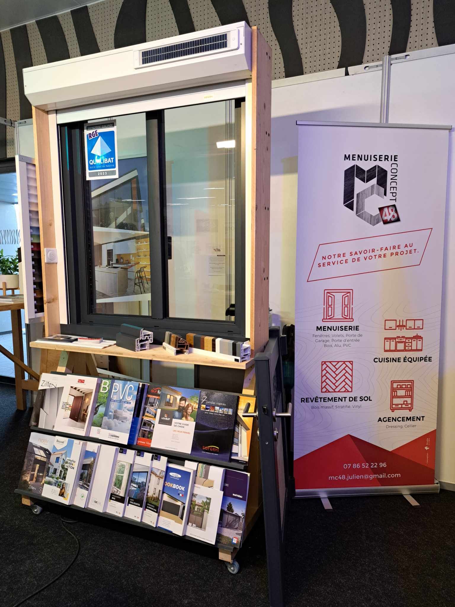 Affiches de présentation de l'entreprise.