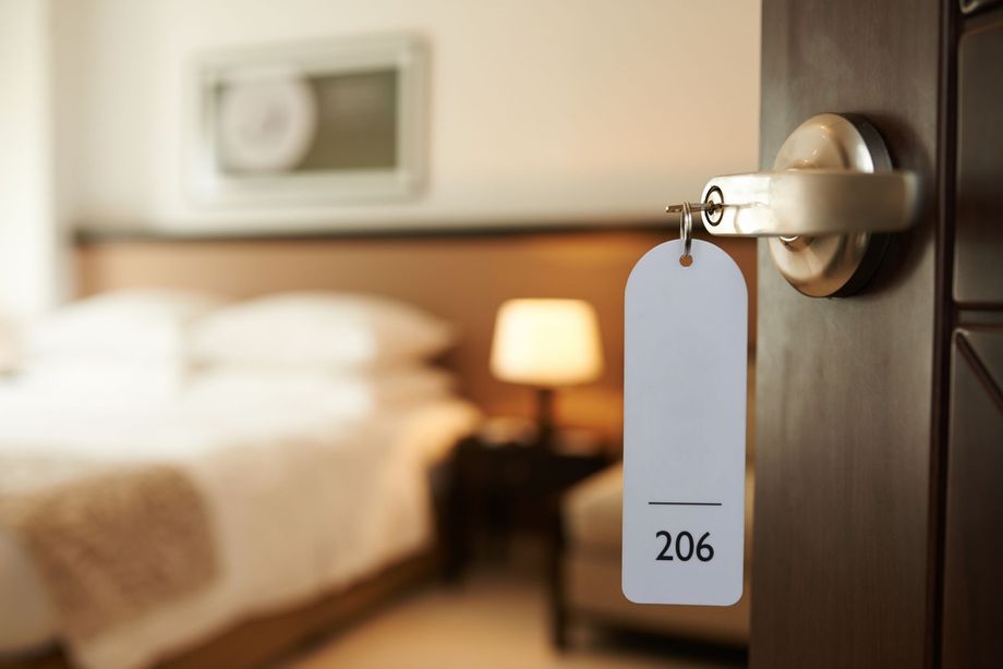 Clé de chambre d'hôtel avec pancarte