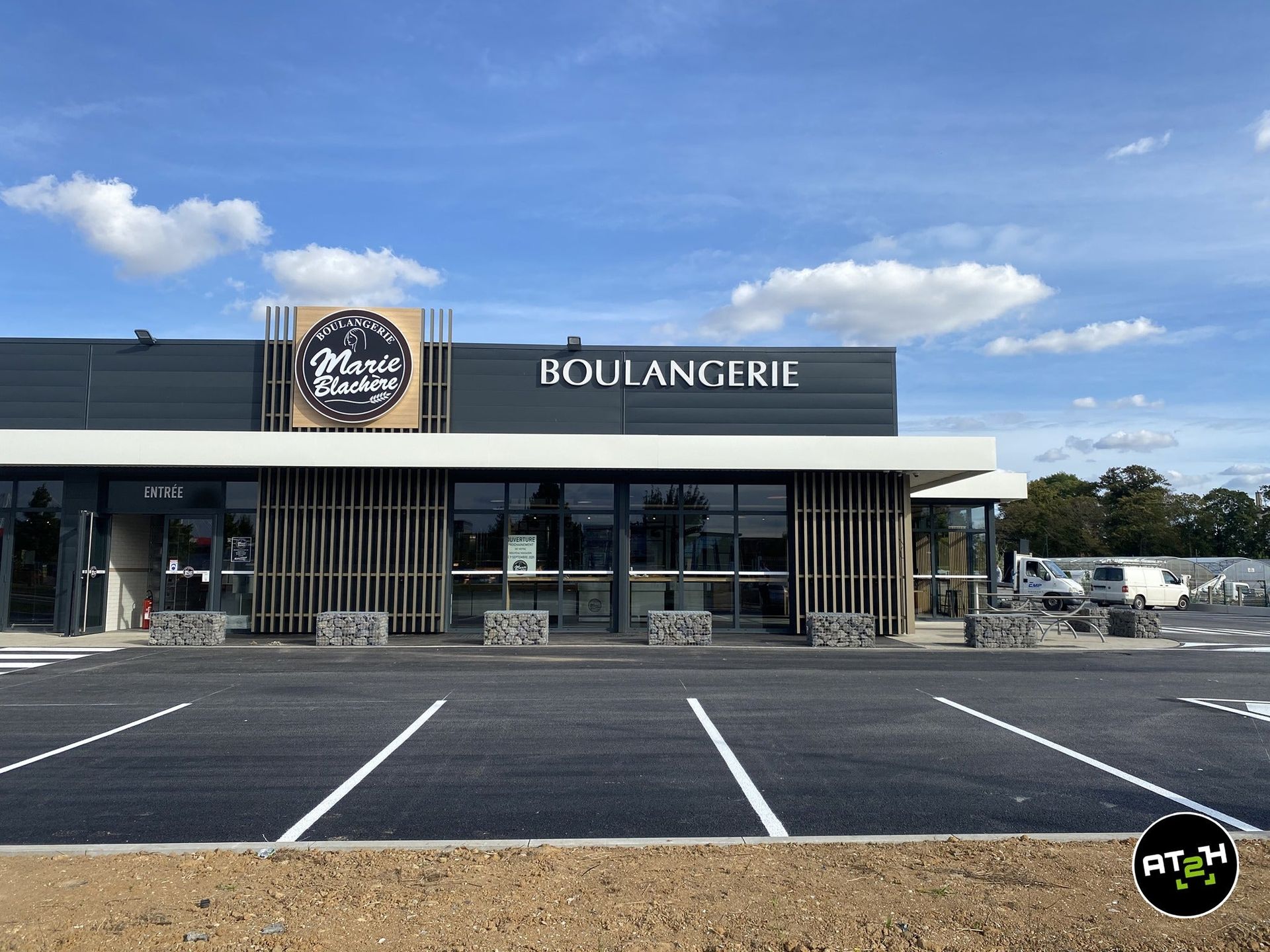 Aménagement d'un parking devant une boulangerie