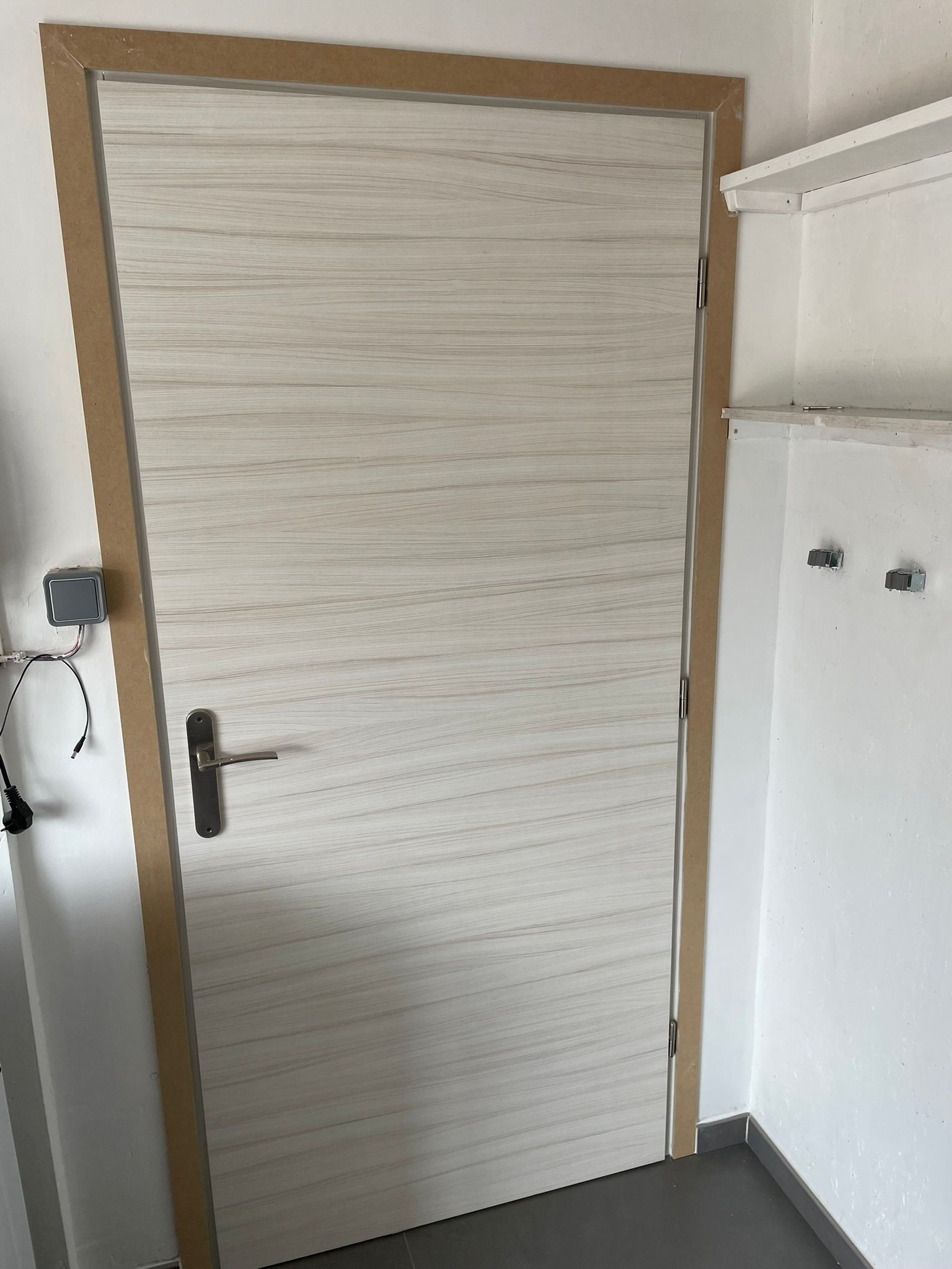 Pose d'une porte intérieure sur mesure