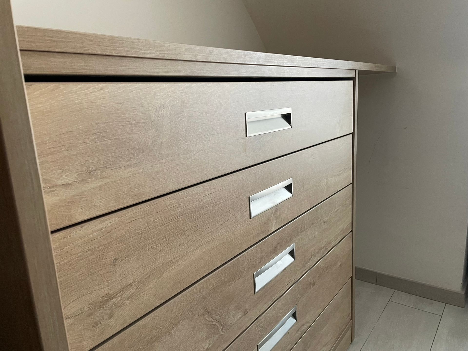 Création de dressing en bois pour projet d'aménagement