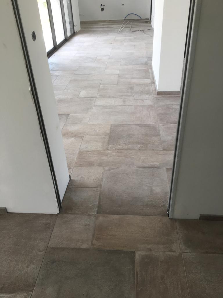 Pose de revêtement porte