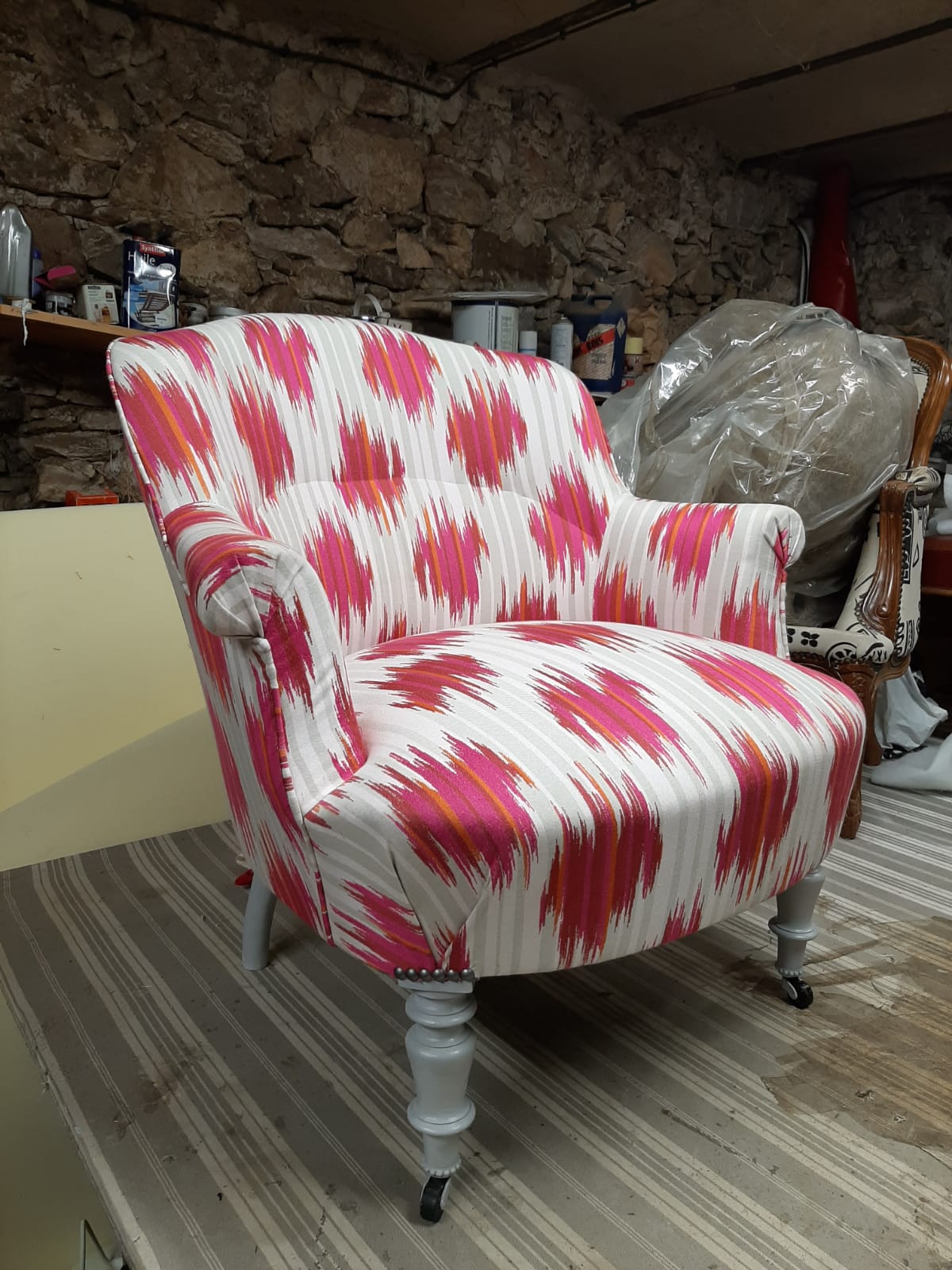 Canapé blanc et rouge