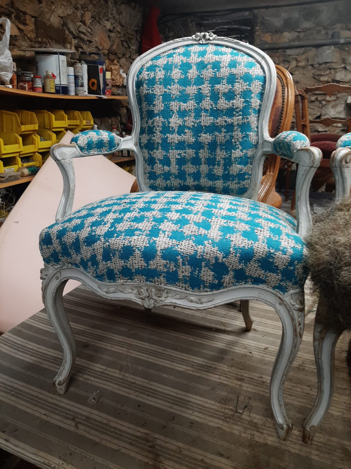 Fauteuils à motifs bleus