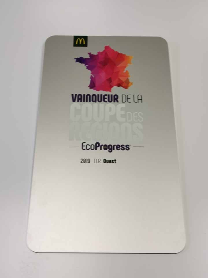 Prix McDonald's orné d'une carte stylisée de la France et du texte « Vainqueur de la Coupe des Régions ».