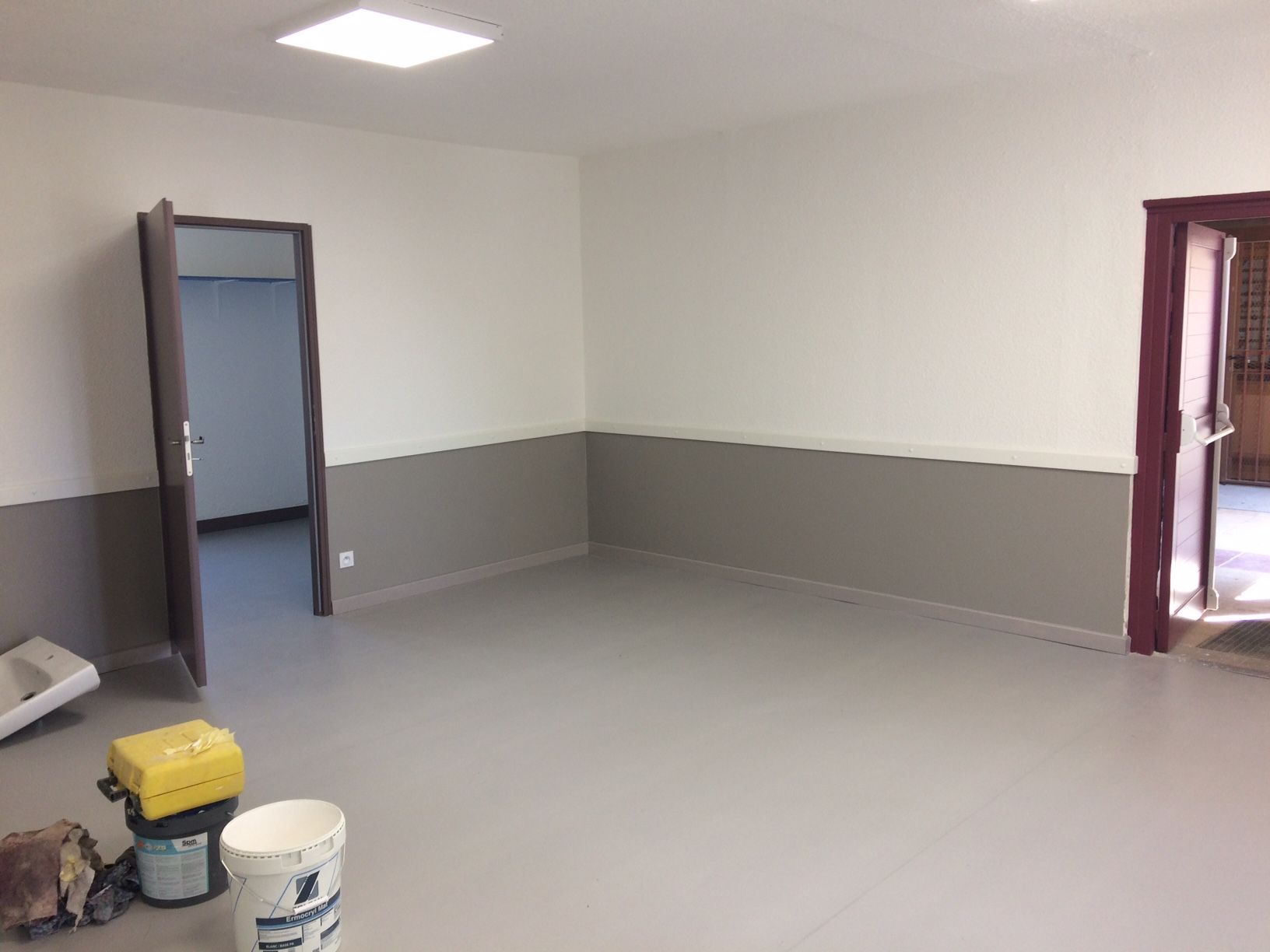 Sol avec revêtement souple.