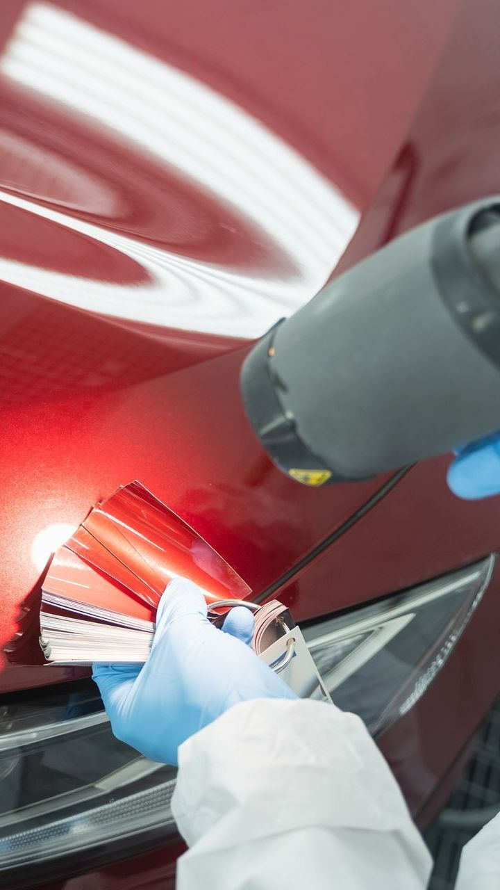 Passage du spectromètre sur une carrosserie rouge