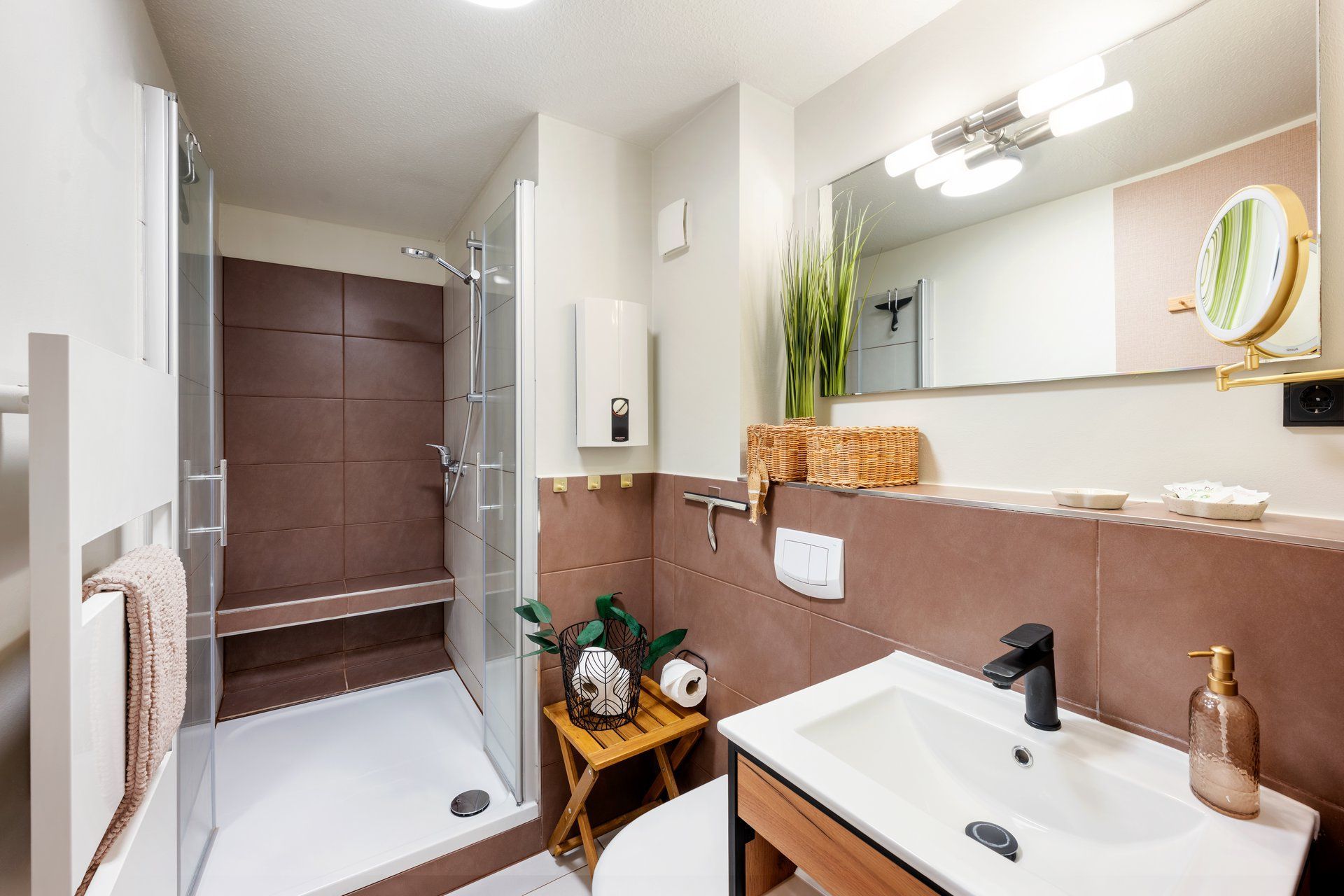 Modernes Bad mit Dusche, Ferienwohnung Mee(h)rblick