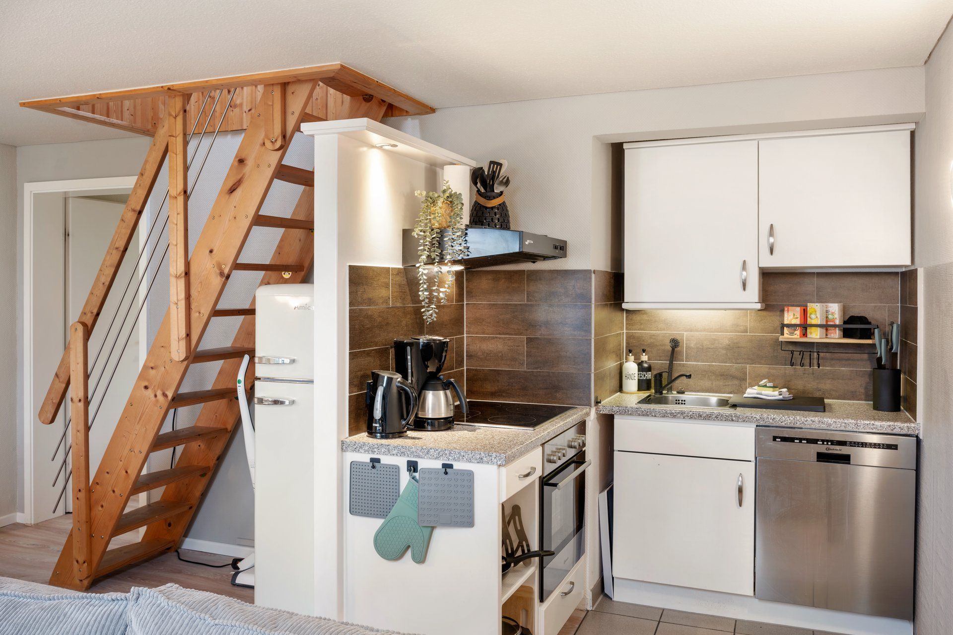 Voll ausgestattete Küche mit Geschirrspüler und Bosch-Backofen, Ferienwohnung Mee(h)rblick