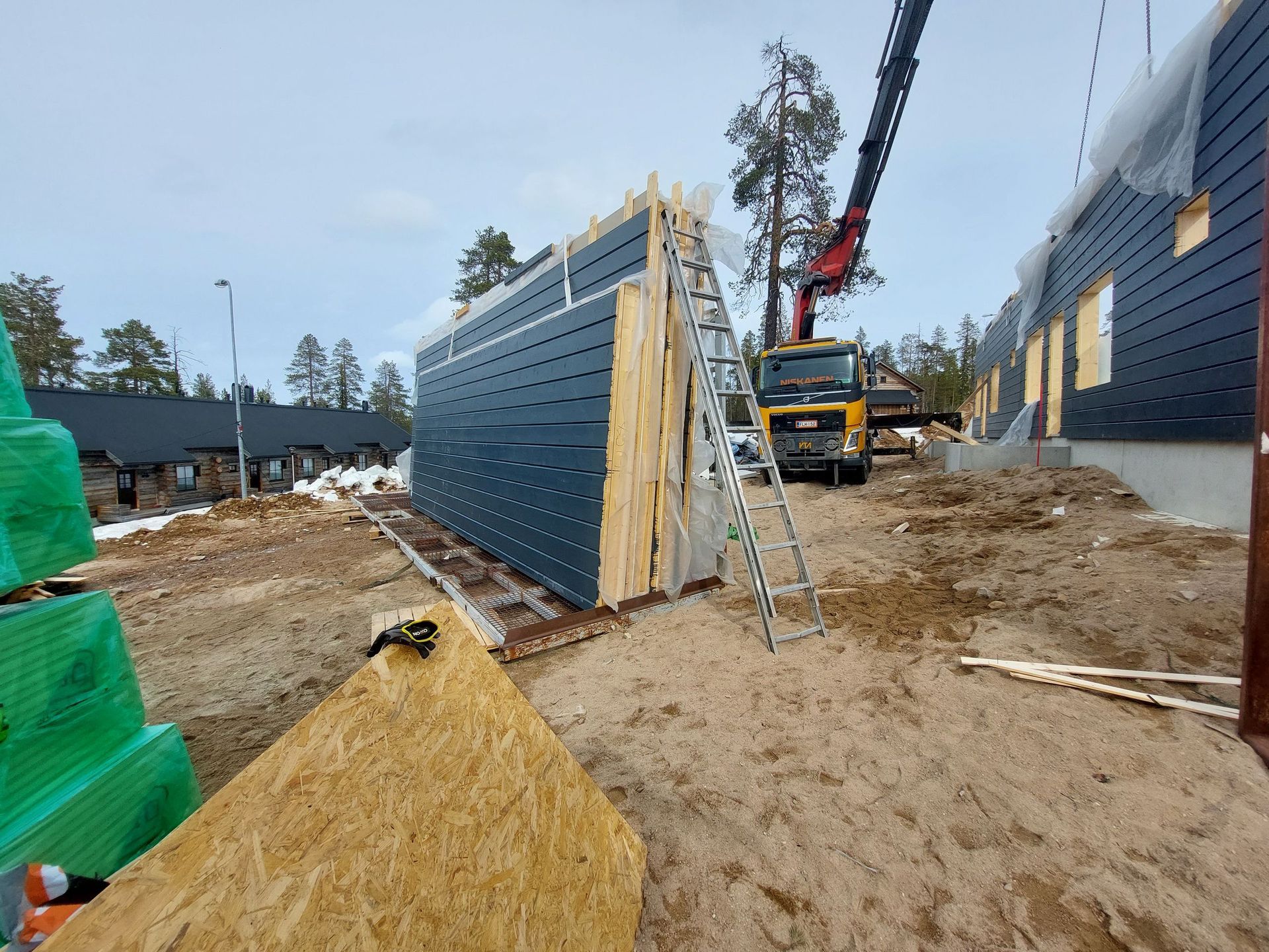 A talon ulkoseinäelementtien asennus