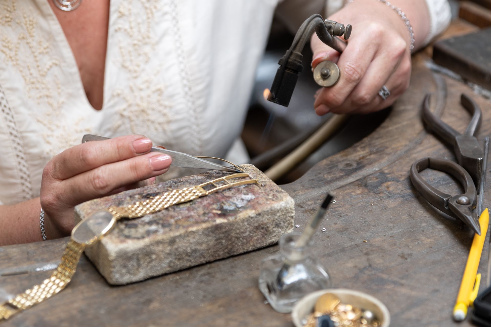 Réparation d'un bracelet de montre par votre joaillier