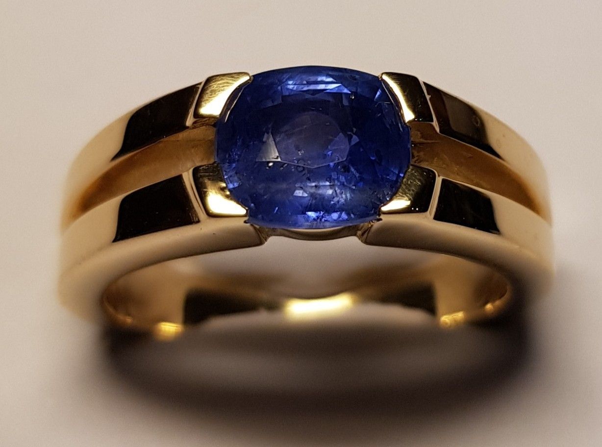 Bague jonc en or jaune et saphir ovale sur mesure