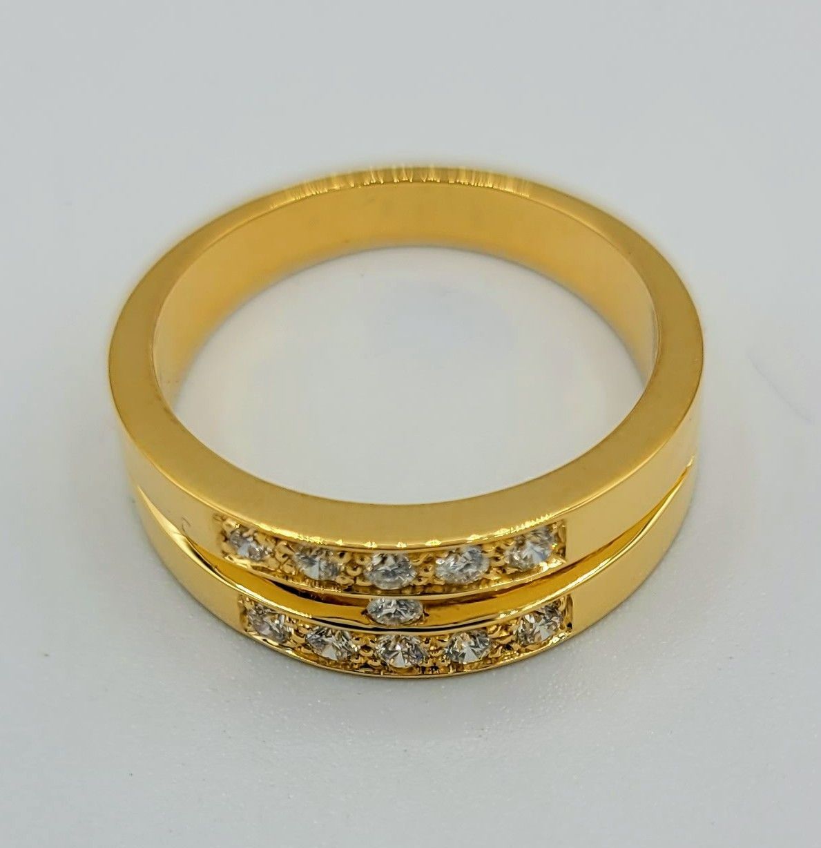 Jonc en or jaune avec diamant