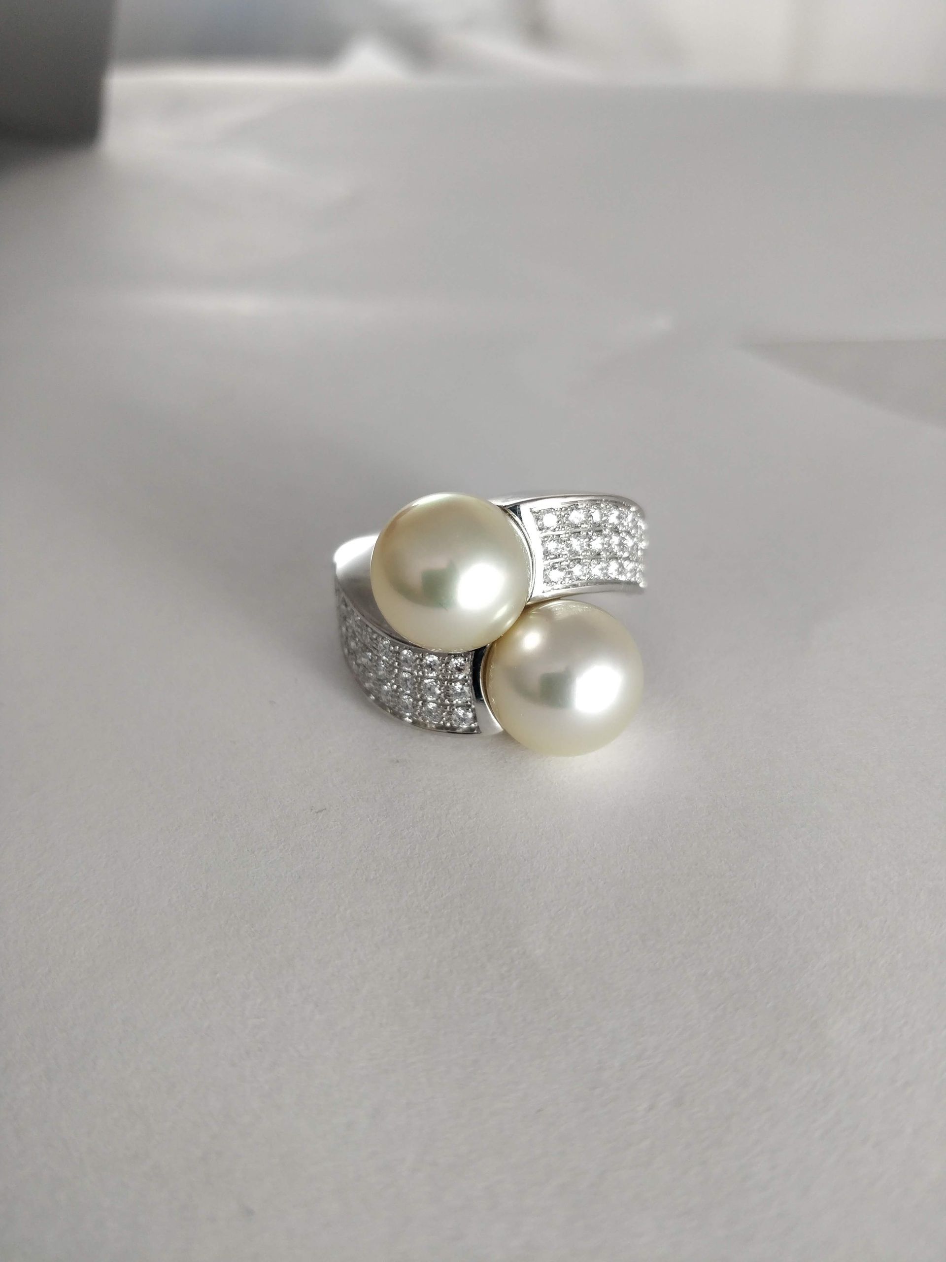 Toi et moi - perles des mers du sud et pavage de diamants