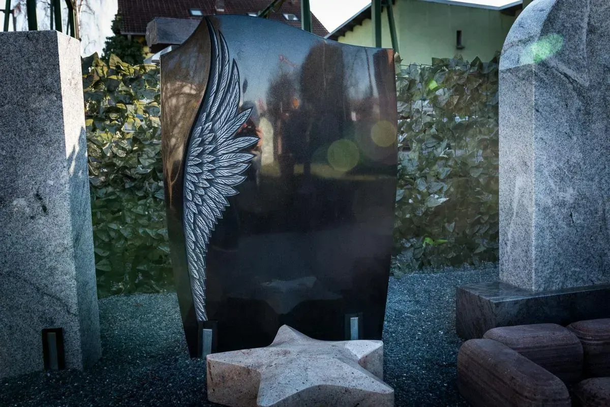 Rusin + Pfannenmüller Grabmale,  Grabstein