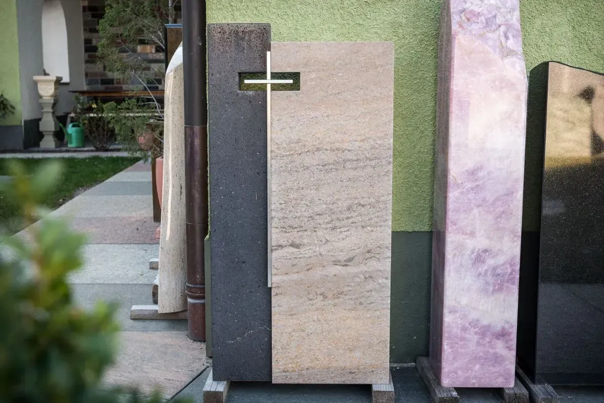 Rusin + Pfannenmüller Grabmale,  Grabstein