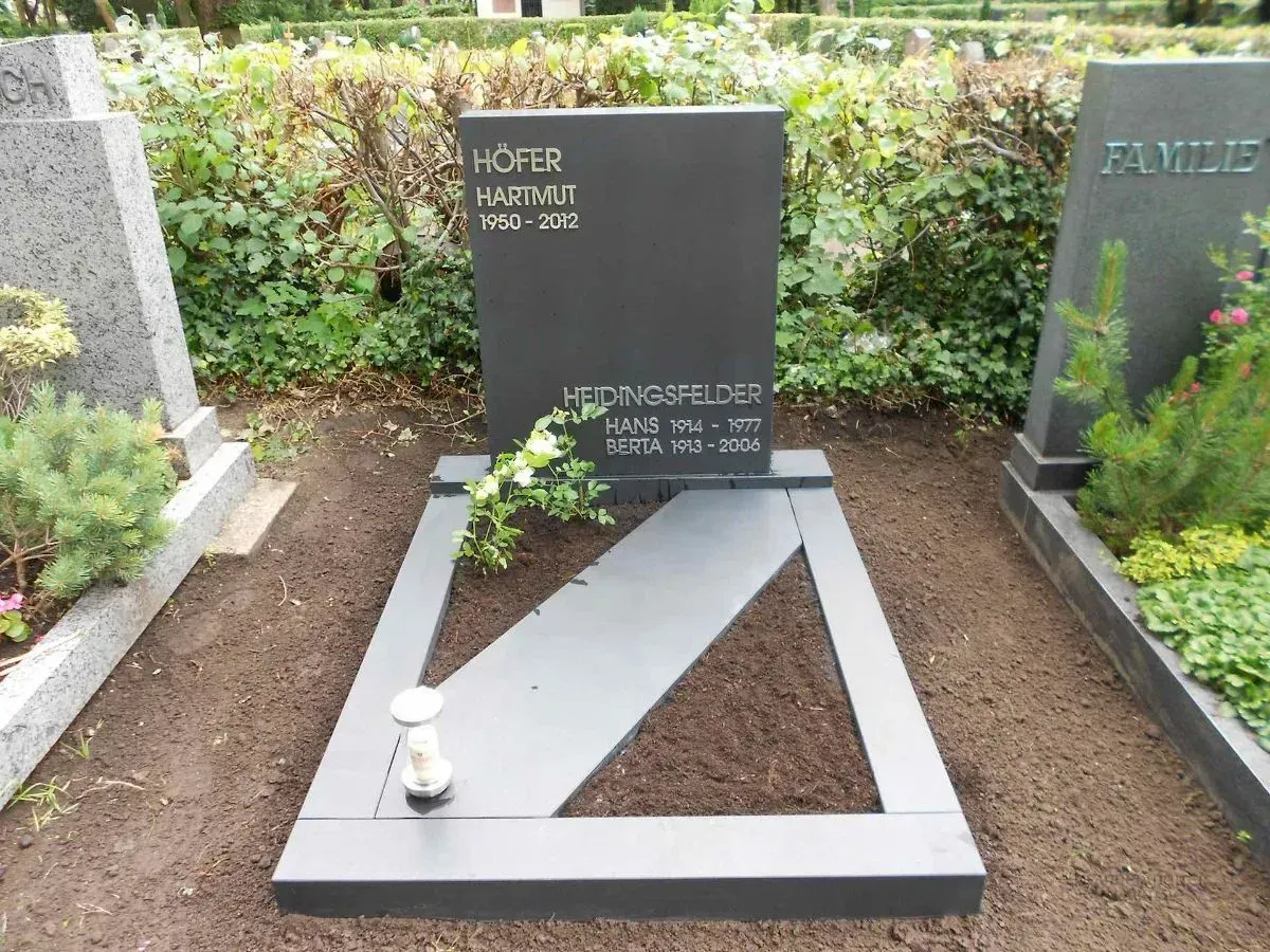 Rusin + Pfannenmüller Grabmale,  Grabstein