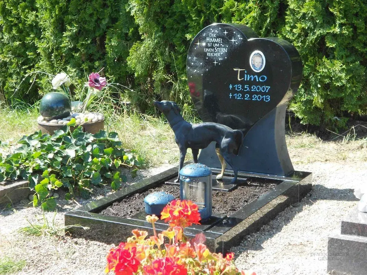 Rusin + Pfannenmüller Grabmale,  Grabstein