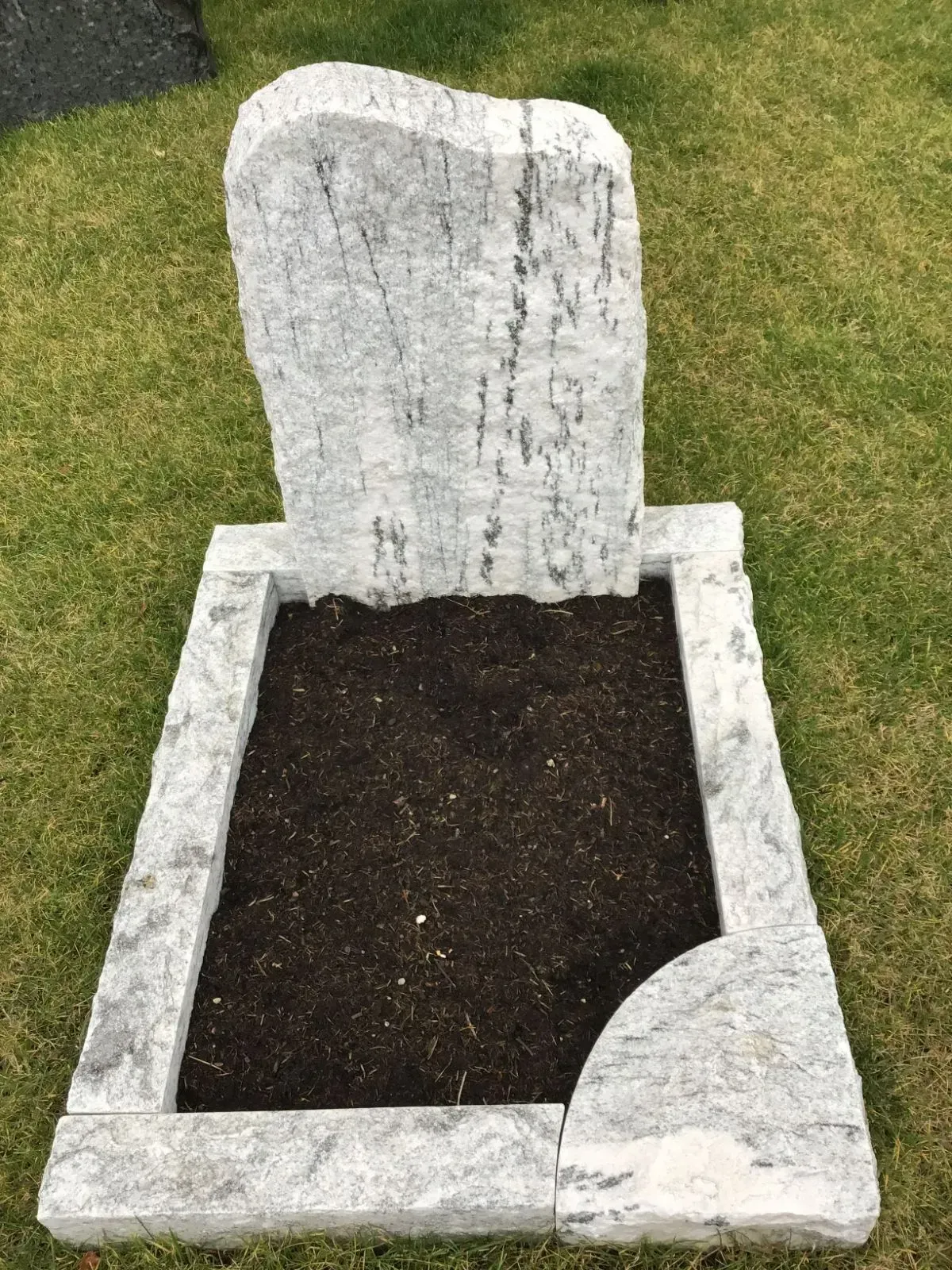 Rusin + Pfannenmüller Grabmale,  Grabstein