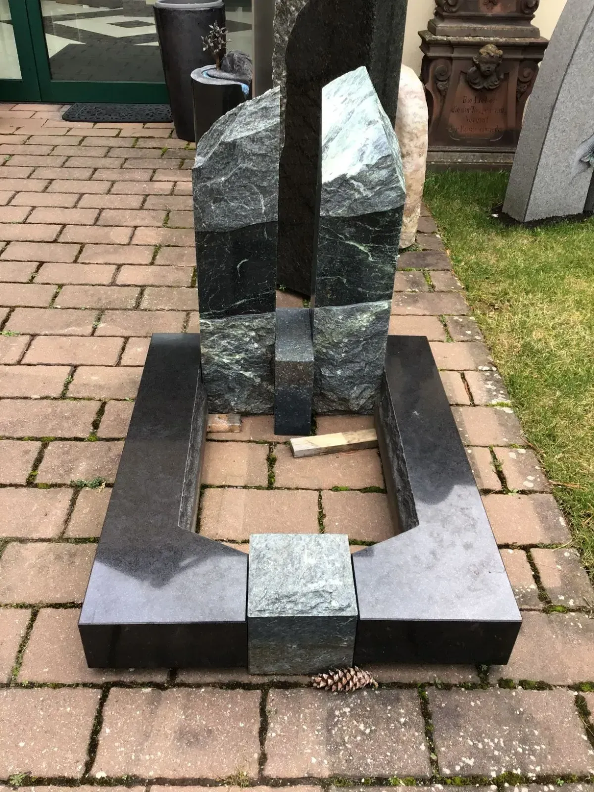 Rusin + Pfannenmüller Grabmale,  Grabstein