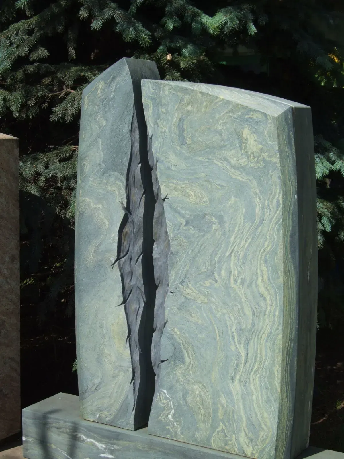 Rusin + Pfannenmüller Grabmale,  Grabstein