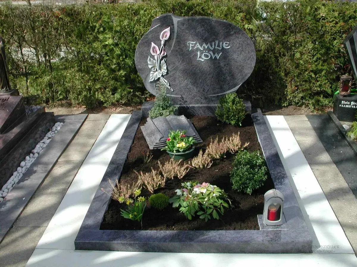 Rusin + Pfannenmüller Grabmale,  Grabstein