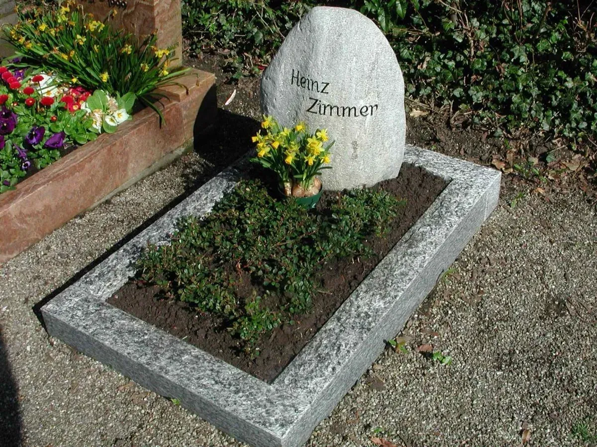 Rusin + Pfannenmüller Grabmale,  Grabstein