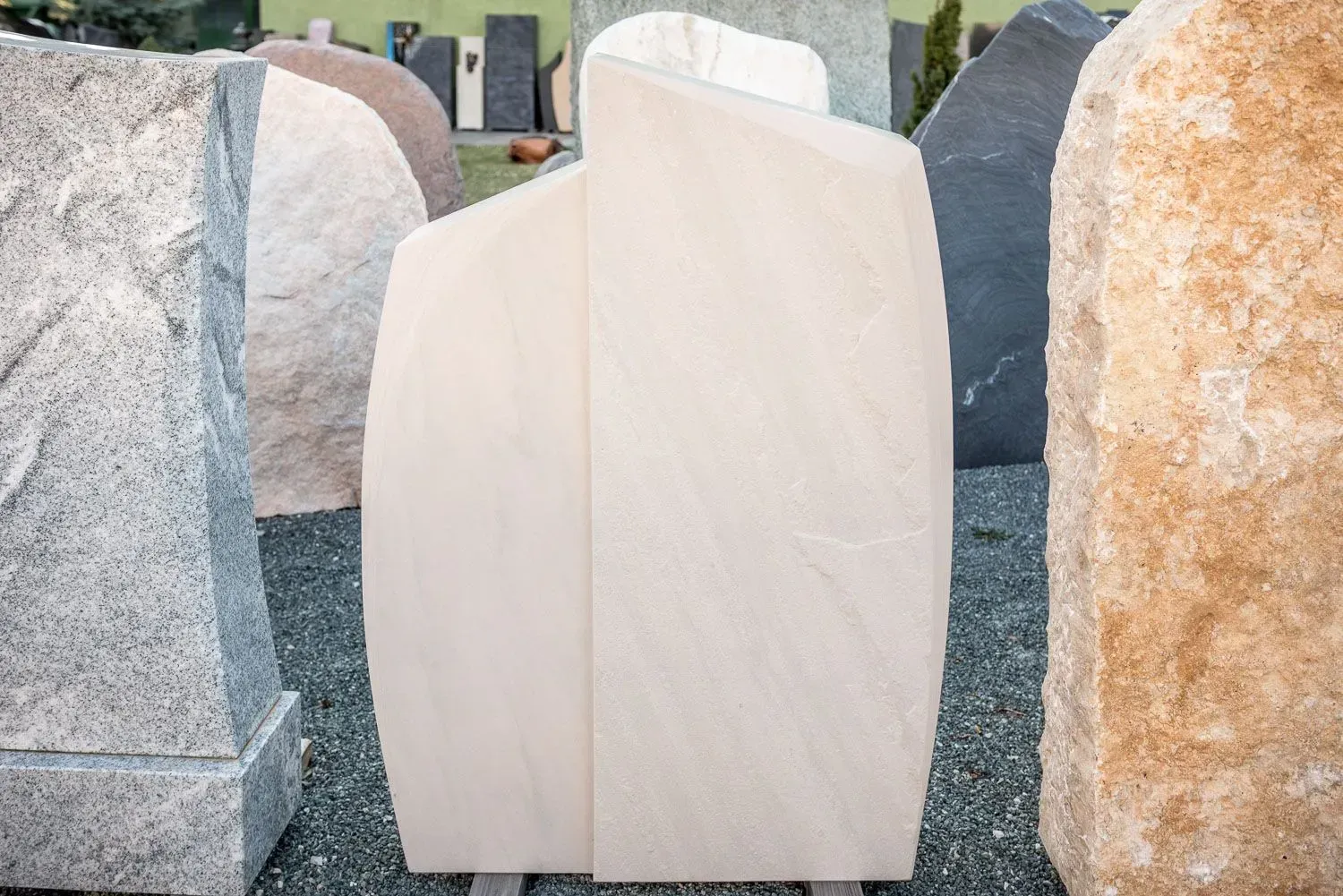 Rusin + Pfannenmüller Grabmale,  Grabstein