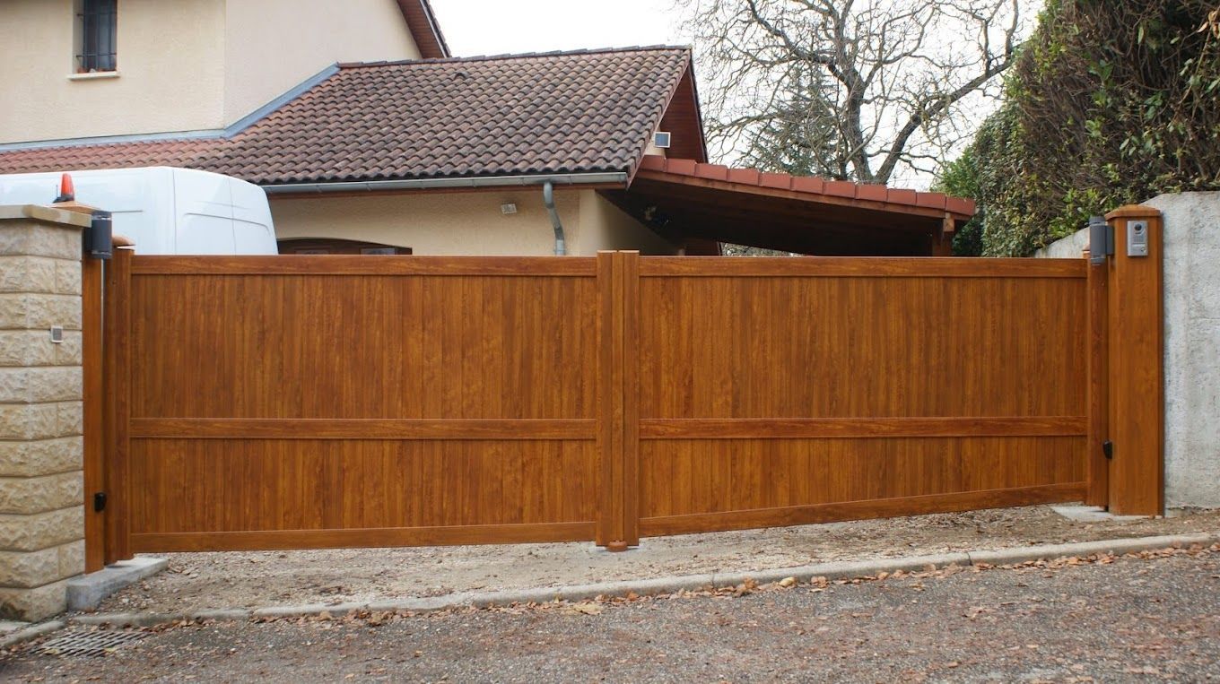 Un portail battant en aluminium