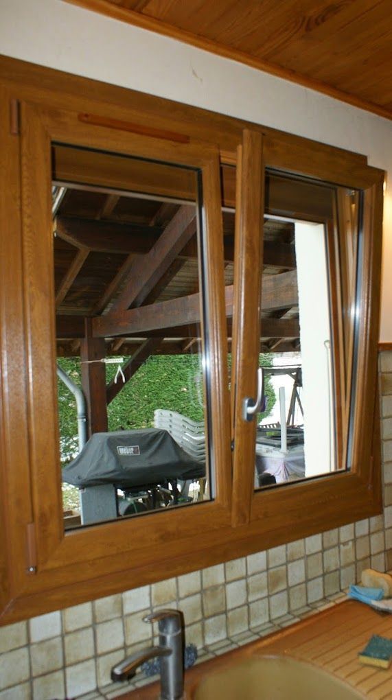 Une fenêtre en bois vue de près