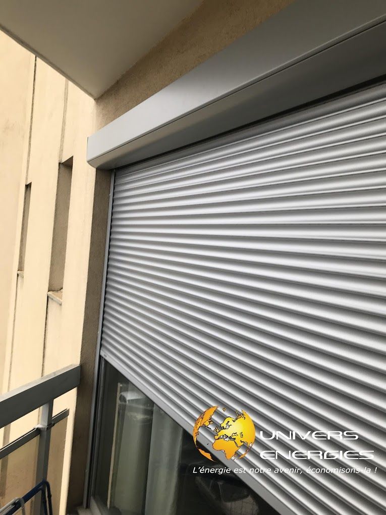 Une porte de garage en métal
