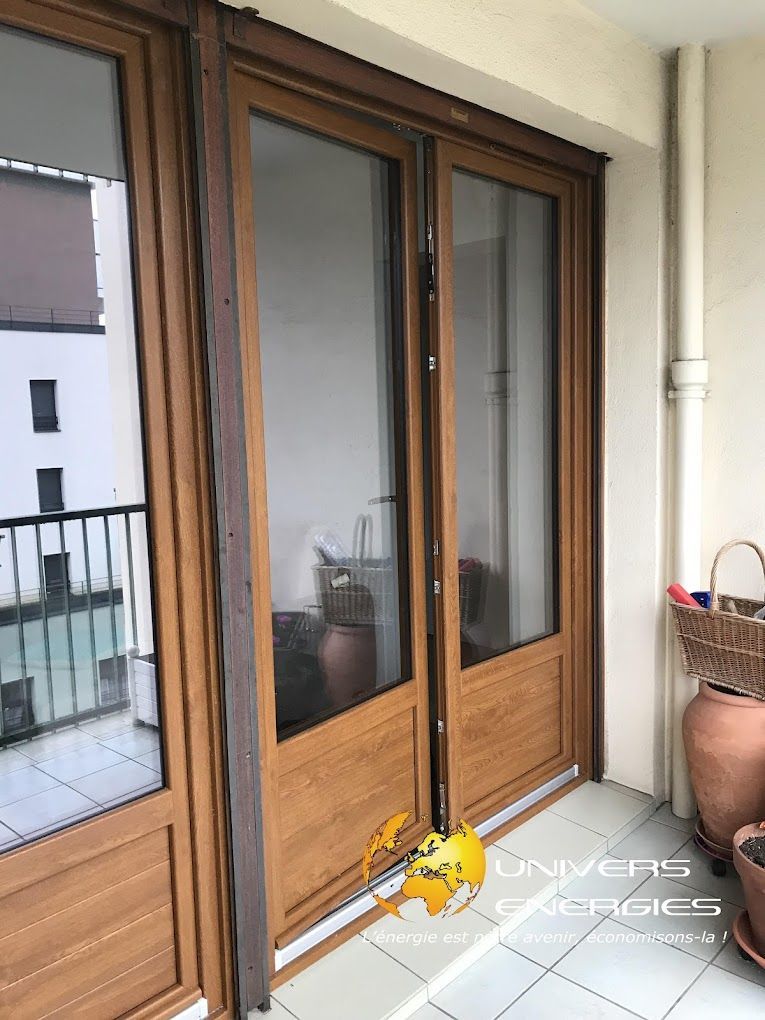 Une porte-fenêtre en bois