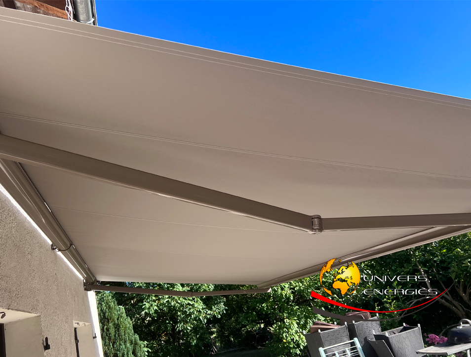 Le dessous d'un store banne