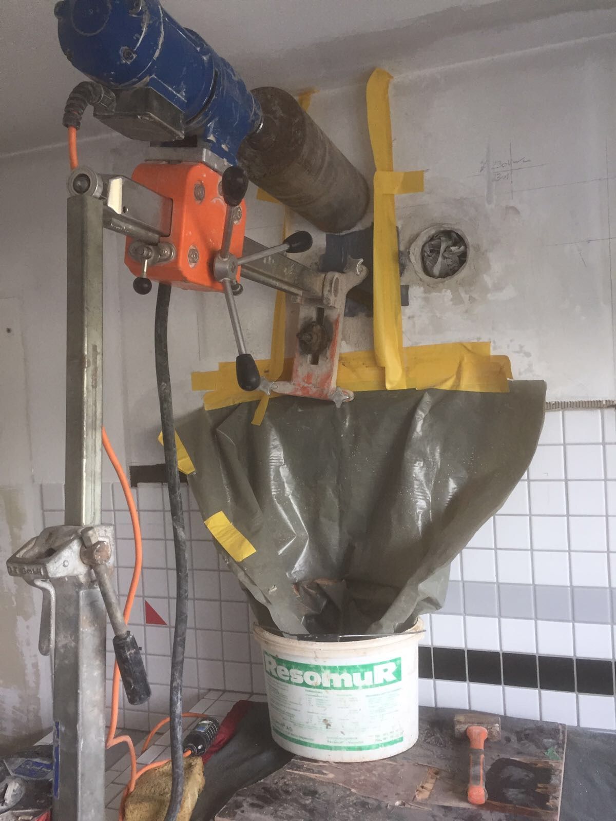 Dampfabzugbohrung in Küche