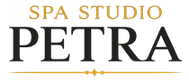 Logotipo de Spa Studio Petra en dorado y negro con detalles de líneas decorativas.