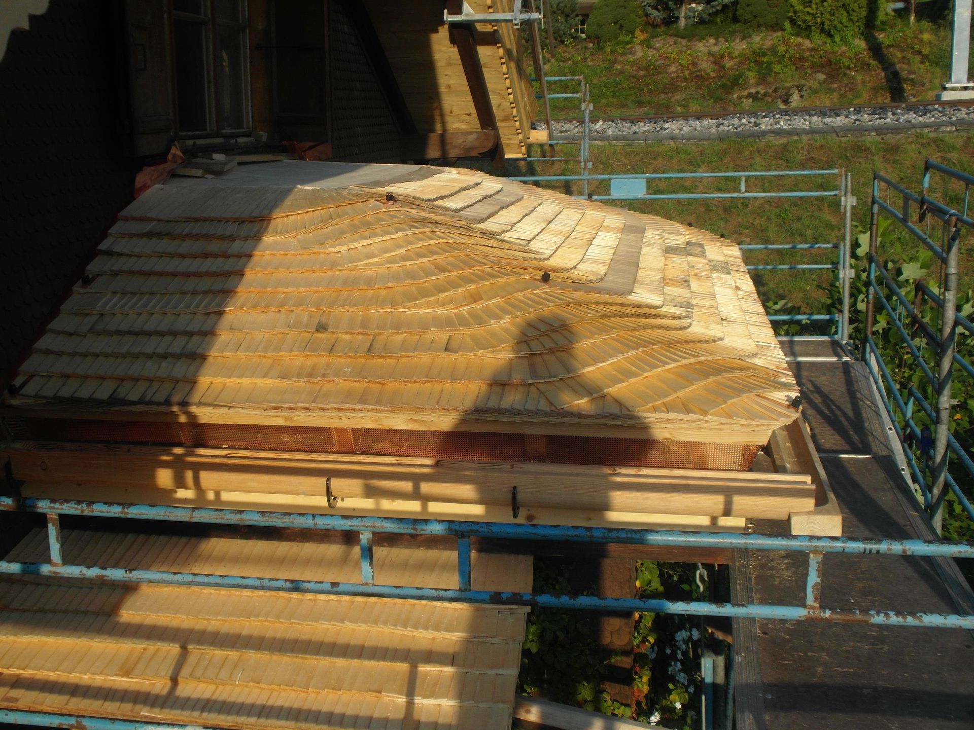 Tavillon Bois - Chateau-d'Oex - toitures et charpentes anciennes ou neuves
