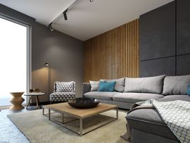 Una sala de estar con un sofá, sillas y una mesa de café.
