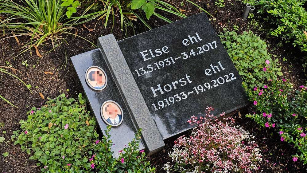 Grabstein mit den Namen „Else Ehl“ (1931–2017) und „Horst Ehl“ (1933–2022). Enthält zwei Fotos.