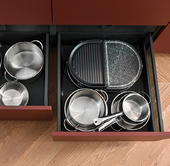 Photo d'un tiroir de rangement dans une cuisine.