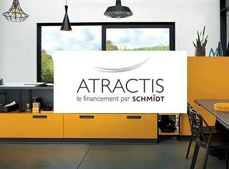 Photo d'une cuisine avec le logo ATRACTIS, le financement par Schmidt