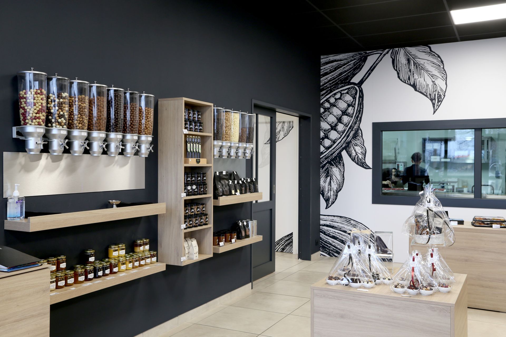 Une chocolaterie avec des produits vendu en vrac