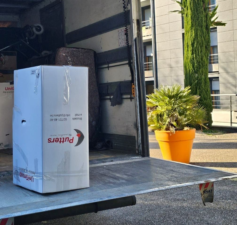 Carton volumineux dans un camion
