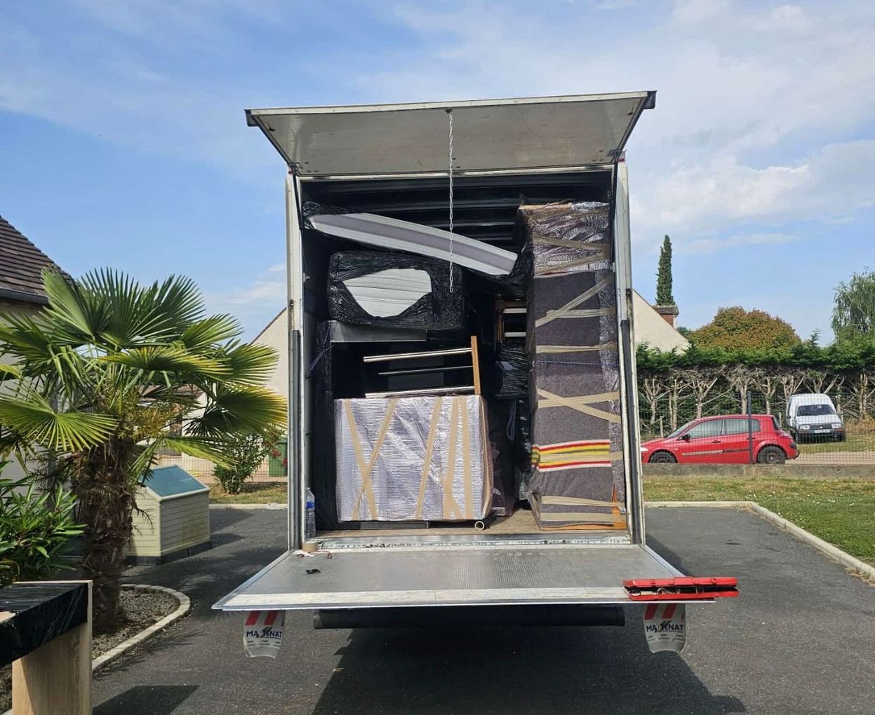 Camion de déménagement rempli