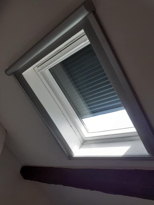 Pose de fenêtre de toit