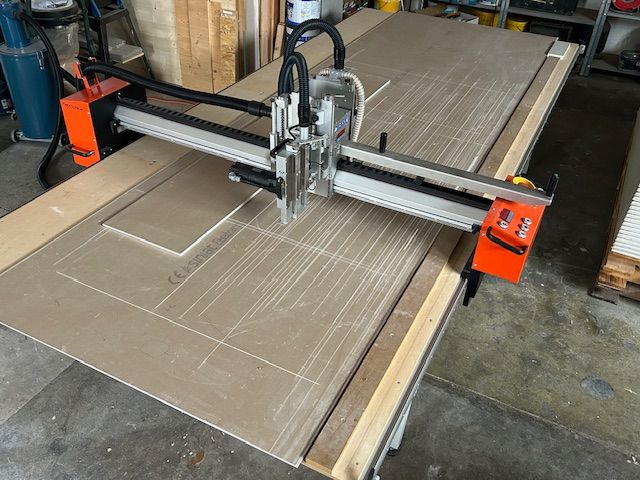 Eine Maschine, auf der der Buchstabe J steht