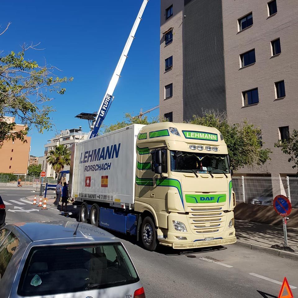 LKW Lehmann Umzüge, Umzugslift